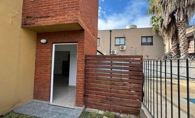 VENTA DUPLEX 3 AMBIENTES MORENO APTO CREDITO
