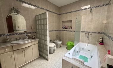 VENTA CASA 5 AMB CON PATIO Y TERRAZA LANUS ESTE