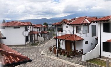 Venta, Casa por estrenar, estilo rustico, sector Puembo en conjunto privado