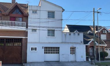 PH en venta con cochera Bernal