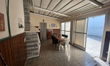 CASA EN VENTA EN  LA PLATA