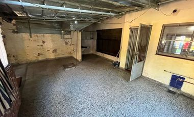 VENTA CASA 4 AMBIENTES BERNAL OESTE
