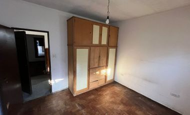 VENTA CASA 4 AMBIENTES BERNAL OESTE