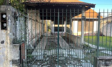 VENTA CASA 4 AMBIENTES BERNAL OESTE