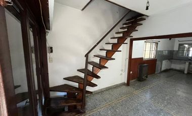 VENTA CASA 4 AMBIENTES BERNAL OESTE