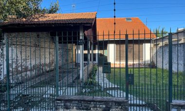 VENTA CASA 4 AMBIENTES BERNAL OESTE
