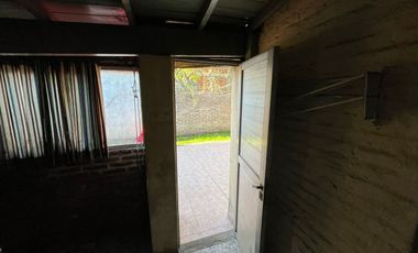 VENTA CASA 4 AMBIENTES BERNAL OESTE