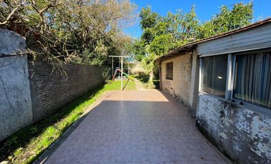 VENTA CASA 4 AMBIENTES BERNAL OESTE