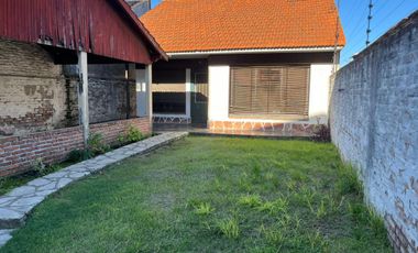 VENTA CASA 4 AMBIENTES BERNAL OESTE
