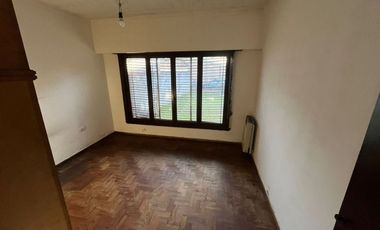 VENTA CASA 4 AMBIENTES BERNAL OESTE