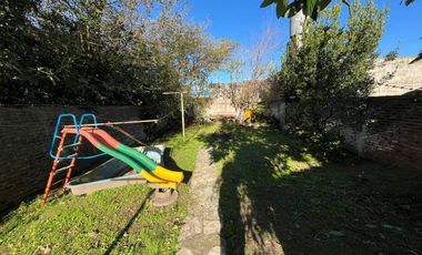 VENTA CASA 4 AMBIENTES BERNAL OESTE