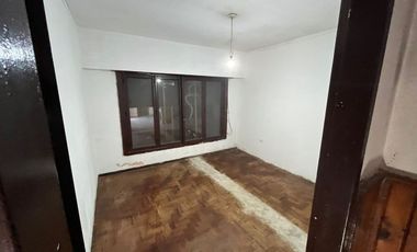 VENTA CASA 4 AMBIENTES BERNAL OESTE
