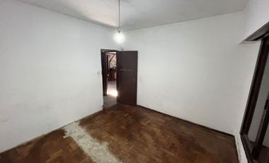 VENTA CASA 4 AMBIENTES BERNAL OESTE