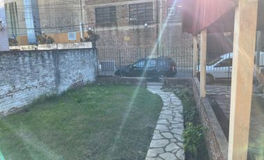 VENTA CASA 4 AMBIENTES BERNAL OESTE