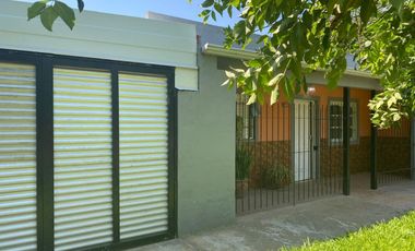 Casa 2 dormitorios cochera patio Recreo Sur