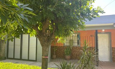 Casa 2 dormitorios cochera patio Recreo Sur