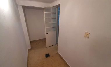 VENTA - PLANTA BAJA DE 2 DORMITORIOS CON COCHERA