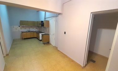 VENTA - PLANTA BAJA DE 2 DORMITORIOS CON COCHERA