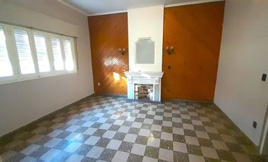 VENTA - PLANTA BAJA DE 2 DORMITORIOS CON COCHERA