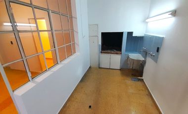 VENTA - PLANTA BAJA DE 2 DORMITORIOS CON COCHERA