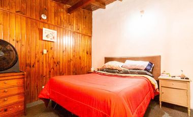 En venta casa de 5 ambientes en Luis Guillon