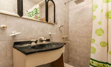 En venta casa de 5 ambientes en Luis Guillon