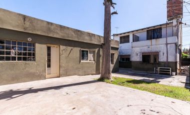 En venta casa de 5 ambientes en Luis Guillon