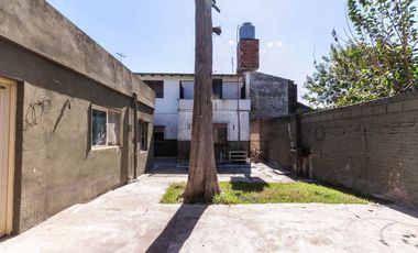 En venta casa de 5 ambientes en Luis Guillon