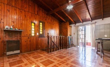 En venta casa de 5 ambientes en Luis Guillon