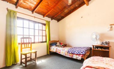 En venta casa de 5 ambientes en Luis Guillon