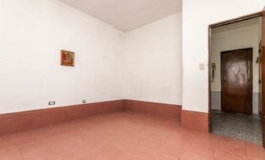 En venta casa de 5 ambientes en Luis Guillon