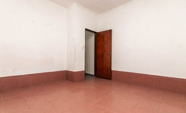 En venta casa de 5 ambientes en Luis Guillon