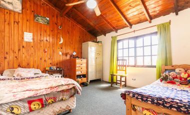 En venta casa de 5 ambientes en Luis Guillon