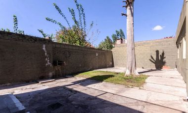 En venta casa de 5 ambientes en Luis Guillon