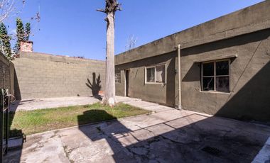 En venta casa de 5 ambientes en Luis Guillon