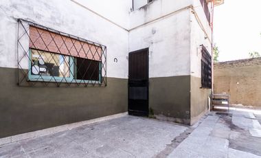 En venta casa de 5 ambientes en Luis Guillon