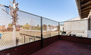 En venta casa de 5 ambientes en Luis Guillon