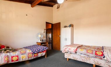 En venta casa de 5 ambientes en Luis Guillon