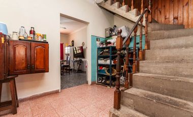 En venta casa de 5 ambientes en Luis Guillon