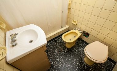 En venta casa de 5 ambientes en Luis Guillon