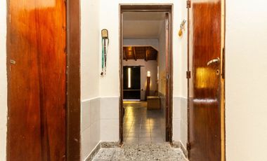 En venta casa de 5 ambientes en Luis Guillon