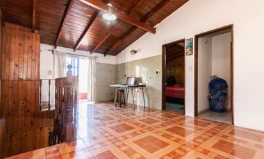 En venta casa de 5 ambientes en Luis Guillon