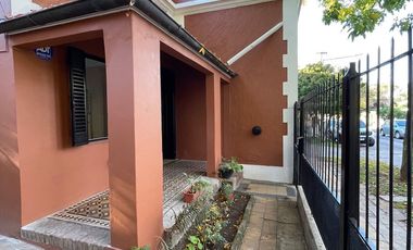 ALQUILER CASA 3 AMB CON JARDIN EN MARTINEZ