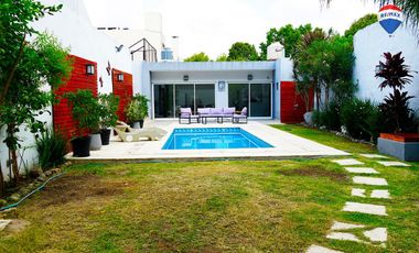 CASA CON PILETA EN LOMAS DE ZAMORA