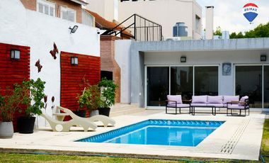 CASA CON PILETA EN LOMAS DE ZAMORA