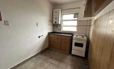 DEPARTAMENTO 2 AMBIENTES BALCON  FLORES ALQUILER
