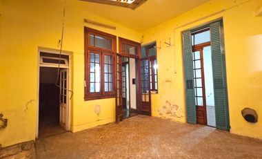 VENTA PH 3 ambientes con patio en Flores