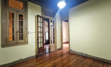 VENTA PH 3 ambientes con patio en Flores