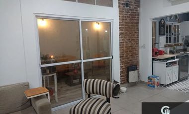 Casa en alquiler de 3 dormitorios c/ cochera en Ituzaingó Norte