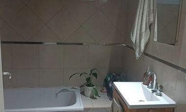 Casa en alquiler de 3 dormitorios c/ cochera en Ituzaingó Norte